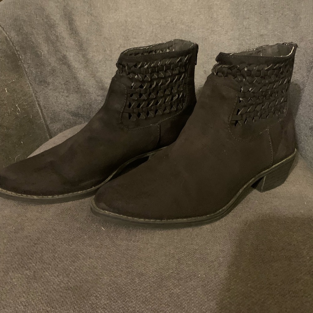 Francesca's Black Suedette Qupid Ankle Booties